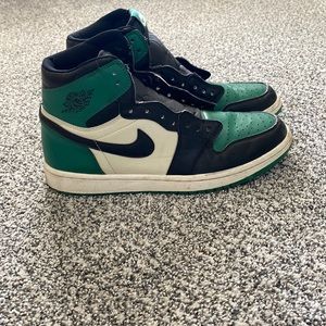 Air Jordan 1 pine green